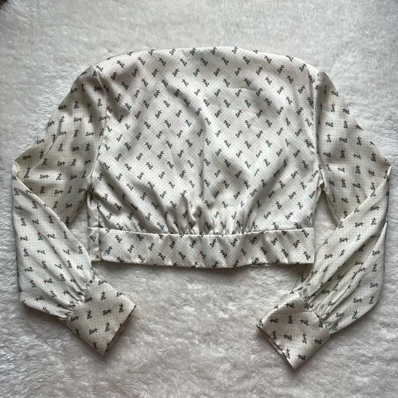 Zara crop satin keyhole cutout long sleeve floral and polka dot cream blouse - Picture 4 of 7